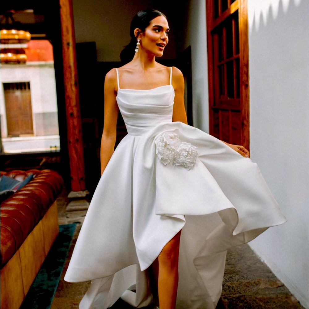 Elegant A-Line Satin Wedding Dress, Applique Detail, and Spaghetti Strap